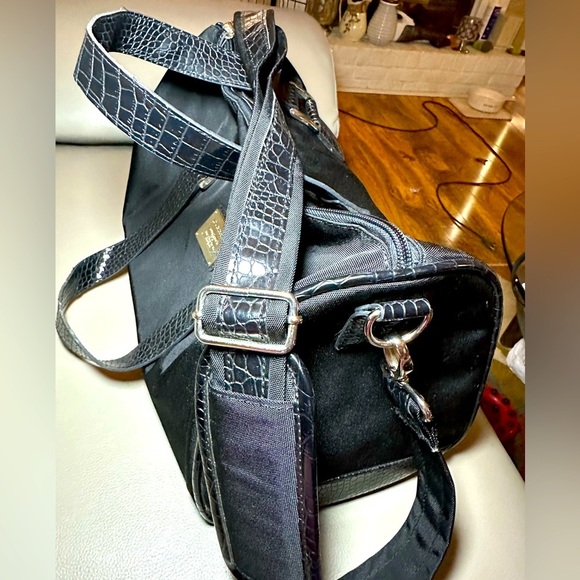 Liz Claiborne Small Duffle/Handbag in EUC. Black w/Silver Tone Hardware. - Picture 3 of 13